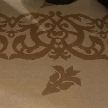 Diyanet İşleri Başkanlığı Ulu Cami Halılarındaki Dikkat Dağıtan Semboller