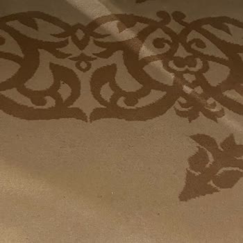 Diyanet İşleri Başkanlığı Ulu Cami Halılarındaki Dikkat Dağıtan Semboller