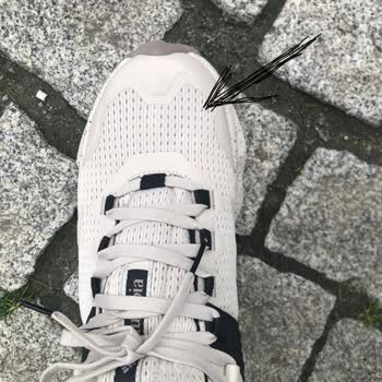 Columbia Shoes Had Color Defect, Store Refused Refund for Outlet Purchase
