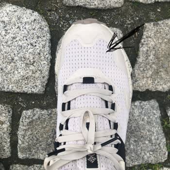 Columbia Shoes Had Color Defect, Store Refused Refund for Outlet Purchase
