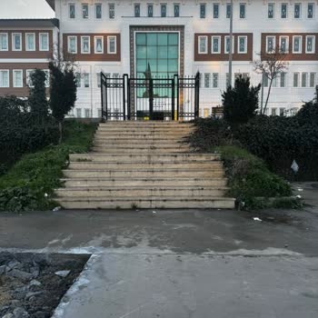 Milli Eğitim Bakanlığı Okul Giriş Düzenlemesi Ve Öğrenci Güvenliği Sorunu
