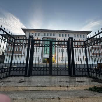 Milli Eğitim Bakanlığı Okul Giriş Düzenlemesi Ve Öğrenci Güvenliği Sorunu