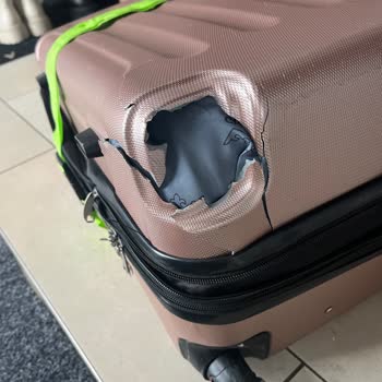 Pegasus Gepäckbeschädigung kleiner und großer koffer - Hartschale beschädigt