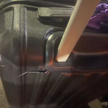 Ajet Çalışanlarının İhmali Sonucu Hasar Gören Valiz Ve Çözüm Sürecindeki Zorluklar