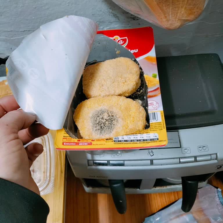 Küflü Nugget Skandalı: Halk Sağlığı Tehlikede