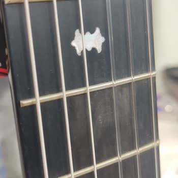 Hasarlı Gitar Ve Yetersiz Çözüm Süreci