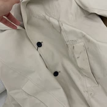 Massimo Dutti'den Gelen Hayal Kırıklığı: Çamurlu Trençkot