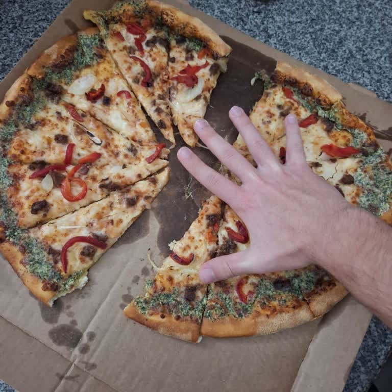Soğuk Ve Küçük Pizza Teslimatı Hayal Kırıklığı