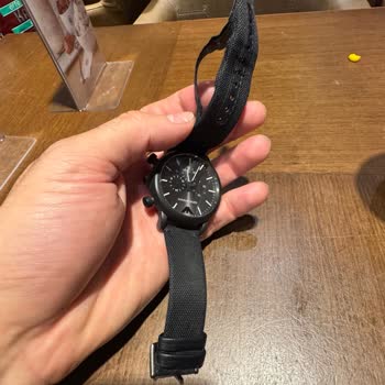 Emporio Armani Saatimin Kordonu Neden Açma Yaptı