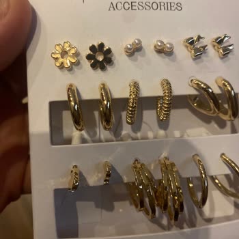 Stradivarius'tan Gelen Kırık Küpe Seti Hayal Kırıklığı
