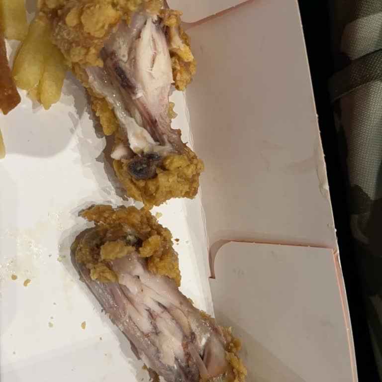 Popeyes Meydan AVM'de Hayal Kırıklığı: Yanmış Tavuk Ve İlgisizlik