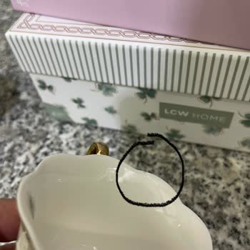 Kırık Fincanlar Ve İlgisiz Müşteri Hizmetleri