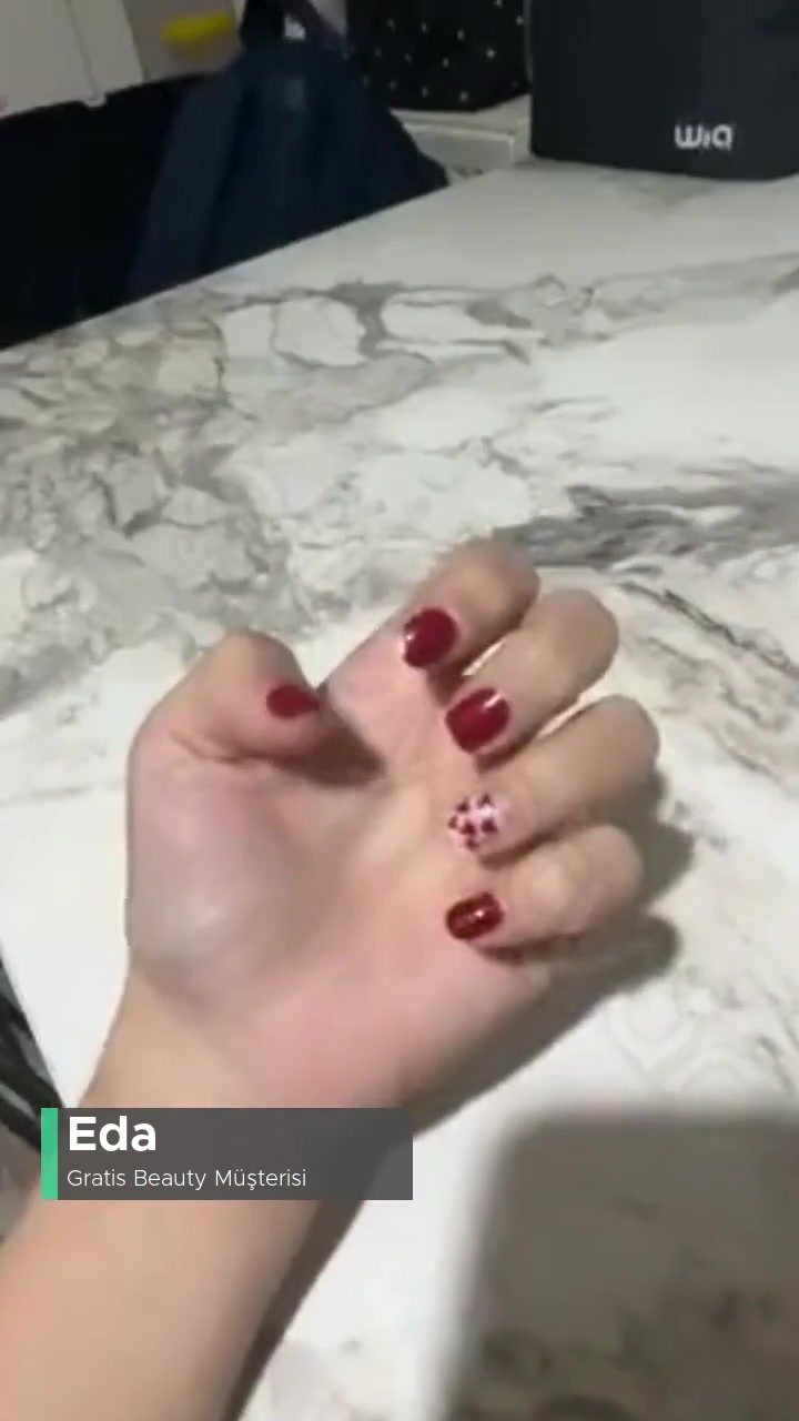 Gratis Beauty Kalıcı Kalmayan Oje videonun kapak resmi