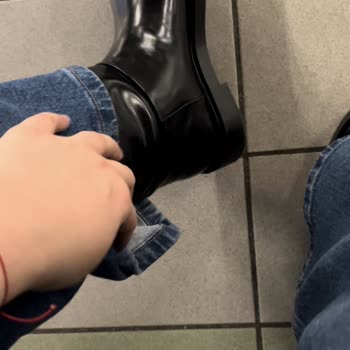 HM'den Aldığım Bot Ayağımı Yara Yaptı, Sorun Çözülmüyor