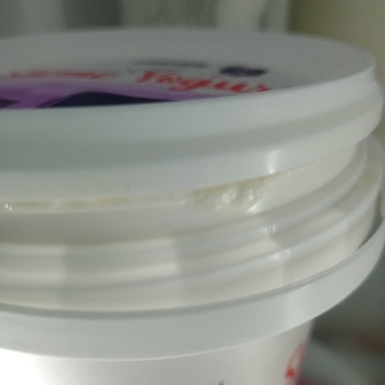 Harras Süzme Yoğurt Buzdolabında Ekşidi Ve Kabardı