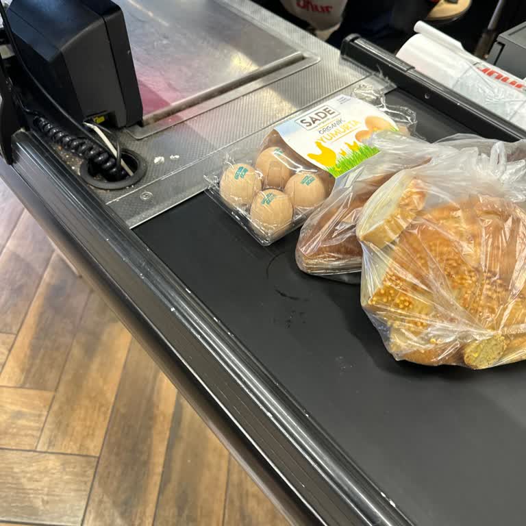 Batışehir Şubesi'nde Uzun Kasa Kuyruğu Ve Saygısız Personel