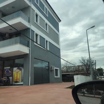 Türk Telekom Direklerindeki Tehlikeli Kablo Sarkmaları