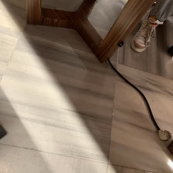 İlgisiz Görevliler Ve Çalışmayan Prizler