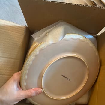 Kırık Yemek Takımları Ve Yetersiz Müşteri Hizmeti