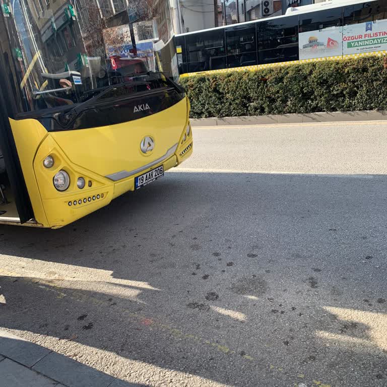 11A Otobüsündeki Aşırı Yoğunluk Ve Şoför İhmali