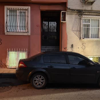 Acil Durum Araçlarına Engel Olan Park Sorunu