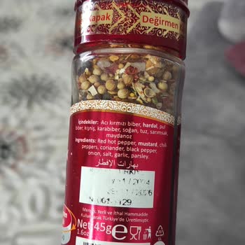 Kahvaltılık Baharat İçinde Canlı Kurtlar Şoku