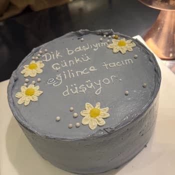 Liva Pastanesinde Hayal Kırıklığı: Kalitesiz Ve Pahalı Pasta