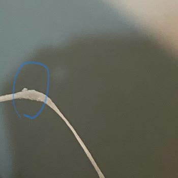 Sensodyne Gentle Floss Leaves Residue and Causes Discomfort