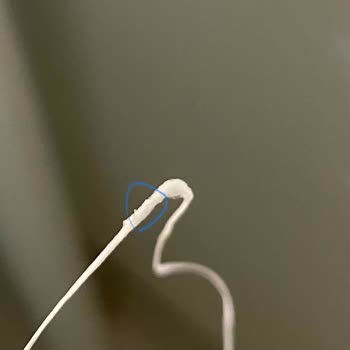 Sensodyne Gentle Floss Leaves Residue and Causes Discomfort