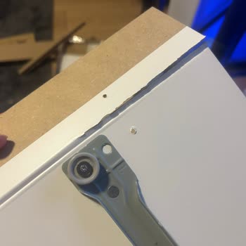 Kırık TV Ünitesi Ve Yetersiz Müşteri Hizmetleri