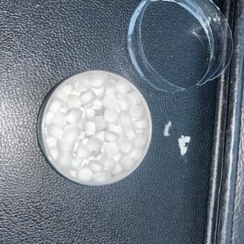 Ambalajlı Şekerin İçinden Çıkan Tüyler