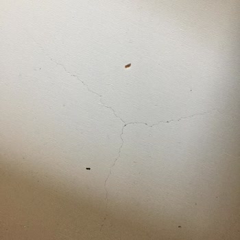 Aksu Çarşı Kırık Koltuklar Ve İlgisiz Hizmet