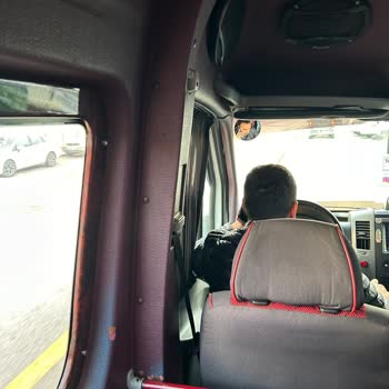 Dolmuş Şoförünün Tehlikeli Telefon Kullanımı