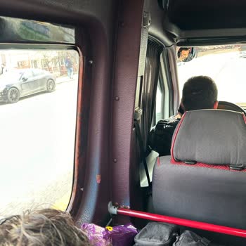 Dolmuş Şoförünün Tehlikeli Telefon Kullanımı