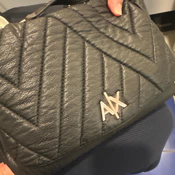 Problema con bolso Armani Exchange, desgaste prematuro y baja calidad