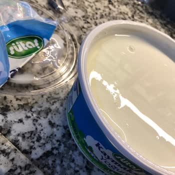 Sütaş Yoğurt Kalitesinde Düşüş: Sıvı Kıvam Sorunu