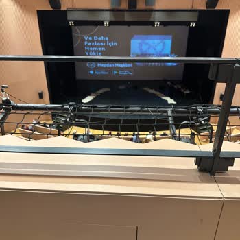 AKM Balkon Katında Görüş Engeli