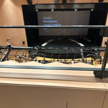 AKM Balkon Katında Görüş Engeli