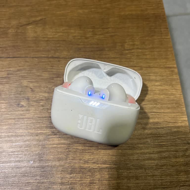 JBL Tune 230 NC Airpods'un Şarj Sorunu