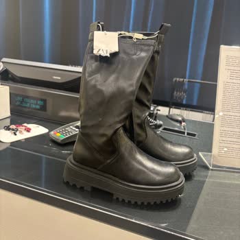 Zara'da Hayal Kırıklığı: Satılamayan Ayakkabı