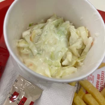 KFC'de Hayal Kırıklığı: Kurumuş Tavuk Ve Eksik Salata