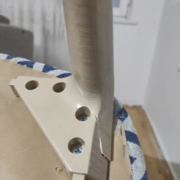 Teşhir Ürünü Diye Yıpranmış Mobilya Satışı