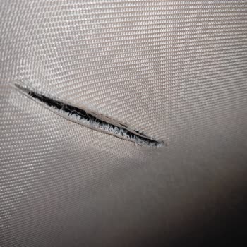 Teşhir Ürünü Diye Yıpranmış Mobilya Satışı