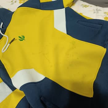 Renkleri Karışan Sweet Ve Laubali Satıcı