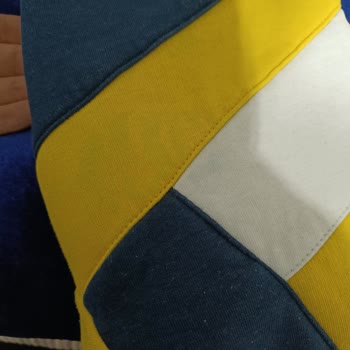 Renkleri Karışan Sweet Ve Laubali Satıcı