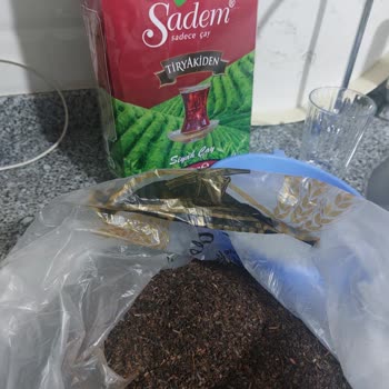 İBB'nin Yardım Kolisindeki Çayın İçler Acısı Durumu