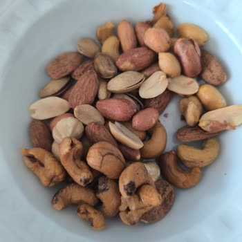 Bozulmuş Kuruyemişler Ve Eksik Fotoğraf Özelliği