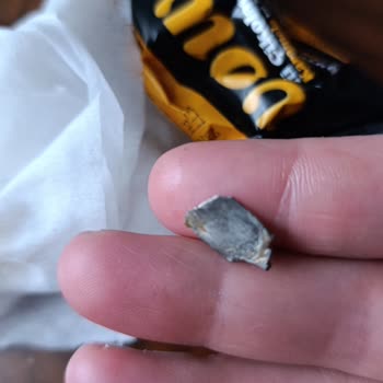 Çikolatada Metal Parça Tehlikesi!