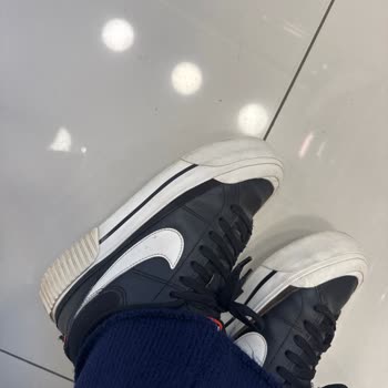 Sportive Mağazasından Aldığım Nike Ayakkabıdaki Çıkmayan Lekeler
