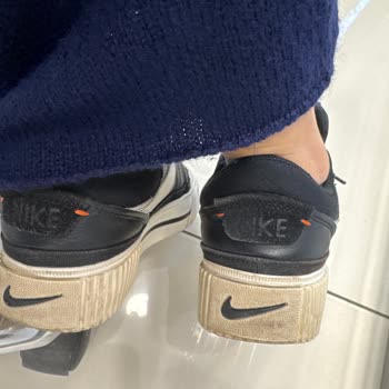 Sportive Mağazasından Aldığım Nike Ayakkabıdaki Çıkmayan Lekeler
